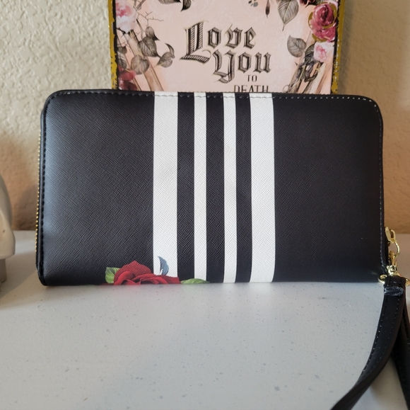 NWOT Betsey Johnson Wristlet - Picture 3 of 3